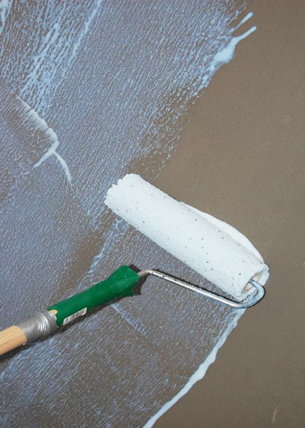 Зачем грунтовать потолок из гипсокартона перед покраской: правда или миф?